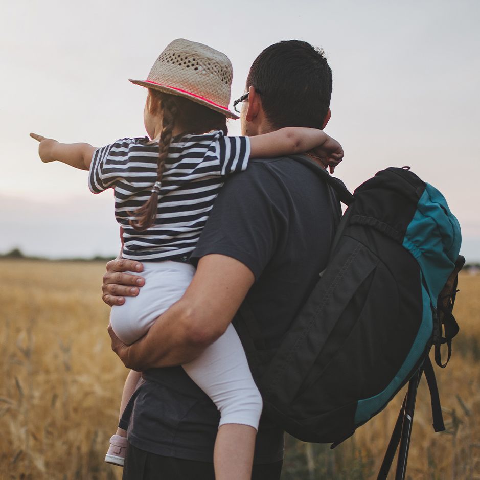 CENTOGENE Father with small Child in Field