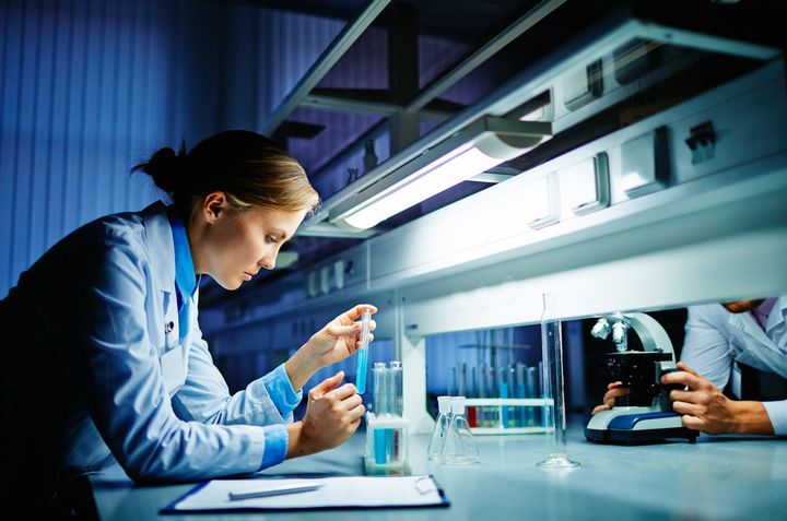 CENTOGENE Webinar CentoLCV Woman in Laboratory 